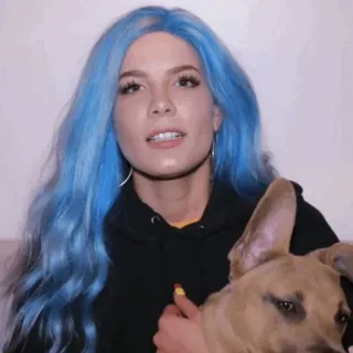 💧 Frau, blaue Haare, Hund, Porträt, Person, Sänger telegram sticker