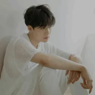 💮 hombre, ropa blanca, sentado, coreano, casual whatsapp sticker