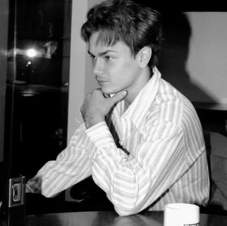 ⚡ River Phoenix актер, портрет, знаменитость, черно-белое telegram sticker