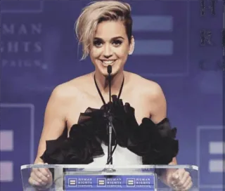 🌾 Katy Perry HUMAN RIGHTS CAMPAIGN Katy Perry, Human Rights Campaign, selebriti, pidato, mikrofon, acara telegram sticker