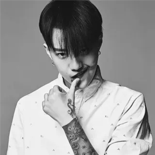 🌌 男性, ポートレート, 人物, タトゥー, 白黒, ファッション, 韓国 telegram sticker