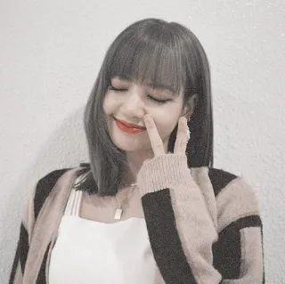 🦋 Lisa Lisa, K-pop, cantante, signo de la paz, mujer, ídolo telegram sticker
