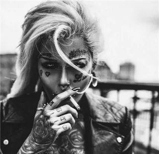 🚬 donna, fumare, tatuaggio, bianco e nero, piercing telegram sticker