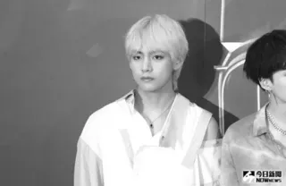 🗞 V kpop, bts, piosenkarz, idol, muzyka, zespół telegram sticker