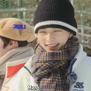 😍 귀엽냐 
Мило... mono, persona, bufanda, invierno, sombrero whatsapp sticker