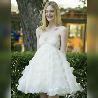 😅 Elle Fanning Elle Fanning, actriz, celebridad, vestido, vestido blanco telegram sticker