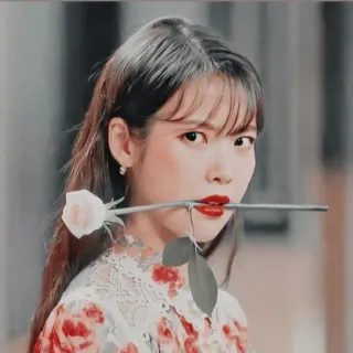 ✨️ IU IU, Korean singer, flower, portrait, woman, actress telegram sticker