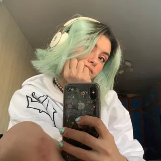 😌 person, girl, selfie, headphones, hair, portrait telegram sticker