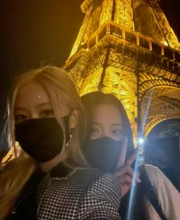🌸 Menara Eiffel, Paris, Masker, Malam, Perjalanan, Wanita whatsapp sticker