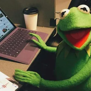 💻 Kermit 科米蛙, 布偶, 电脑, 工作, 笔记本电脑, 青蛙, 梗 telegram sticker