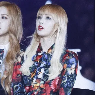 😮 Lisa woman, singer, portrait, blonde hair, kpop, celebrity telegram sticker