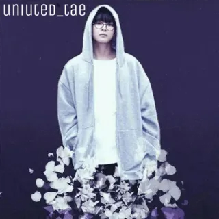 💎 uniuted_tae person, porträt, hoodie, blumen, mann, brille whatsapp sticker