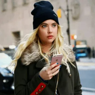 🍓 woman, blonde, hat, iphone, coat telegram sticker