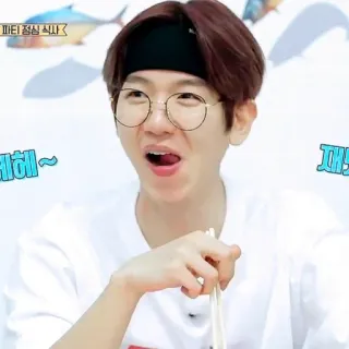 ✨ 파티정신 식사 persona, retrato, gafas redondas, coreano, comiendo, palillos chinos telegram sticker