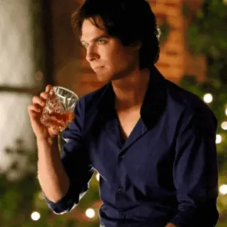 🦇 Damon Salvatore The Vampire Diaries Damon, Salvatore, Pamiętniki wampirów, Wampir, Picie, Alkohol telegram sticker