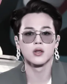 🀄 Jimin 지민, BTS, K팝, 가수, 연예인, 패션, 선글라스 whatsapp sticker