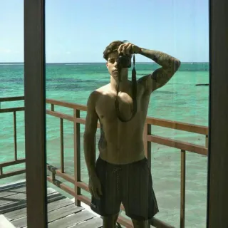 ⚡ homme, plage, océan, selfie, été, vacances, station balnéaire, reflet telegram sticker