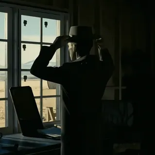 🎬 violence armée, impacts de balles, chapeau, silhouette, sombre, fenêtre, désert telegram sticker