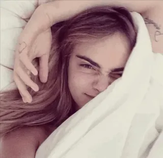 😉 cama, mujer, dormir, relajar, mañana, retrato telegram sticker
