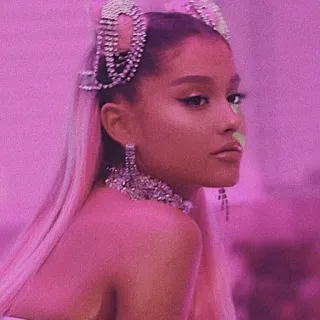 🏹 Ariana Grande อารีอานา กรานเด, นักร้อง, ป๊อปสตาร์, ที่คาดผมหู, ภาพเหมือน, เครื่องประดับ, สีชมพู telegram sticker