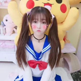 💙 lindo, chica, anime, cosplay, uniforme escolar, pikachu, peluche telegram sticker