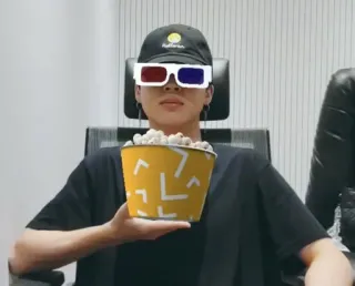 🍿 person, movie, popcorn, 3d, glasses, bucket, sitting telegram sticker