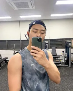 💪 pria, gym, selfie, kebugaran, latihan telegram sticker