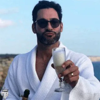 🥃 남자, 음료, 선글라스, 건배, 가운, 샴페인 whatsapp sticker
