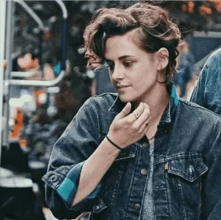 🤍 Frau, Jeansjacke, Porträt, Person, Frisur telegram sticker