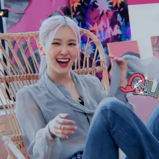 🍐 신나 coreano, lindo, chica, mujer, sonrisa, sentada telegram sticker