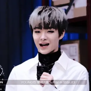 🐼 YOUNG한 분위기를 느끼실 수 있습니다 肖像, 男人, 韩国, 微笑 telegram sticker
