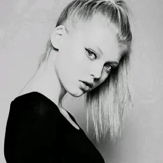 ™ retrato, monocromo, rubia, chica, adolescente, blanco y negro telegram sticker