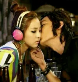 😘 kiss, couple, romance, love, affection, headphones, kissing, relationship telegram sticker