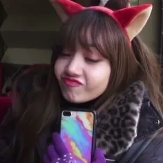 🥴 vrouw, selfie, diadeem met oren, telefoon, persoon, schattig, grappig, meisje whatsapp sticker