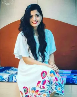 💐 Rashmika Mandanna 印度女演员, 宝莱坞, 微笑, 肖像, 女人 telegram sticker