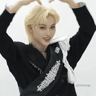 โค Felix Kpop, idol, singer, heart sign, cute, blonde, fashion, portrait telegram sticker