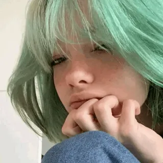 🥥 femme, fille, cheveux verts, portrait, esthétique telegram sticker