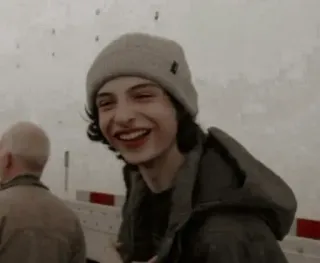 🎸 Finn Wolfhard attore, celebrità, sorridente, berretto telegram sticker