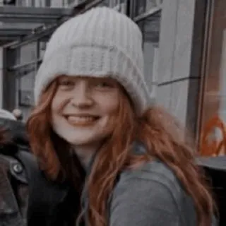 🥕 Frau, Porträt, rote Haare, Mütze, lächelnd whatsapp sticker