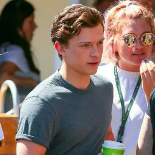 😐 Tom Holland Tom Holland, acteur, célébrité, homme telegram sticker