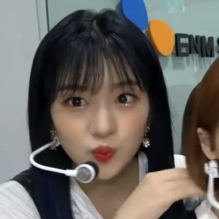 😗 donna, ritratto, K-pop, cantante telegram sticker