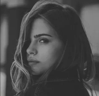 😕 mujer, retrato, blanco y negro, persona, femenina, chica, cara telegram sticker