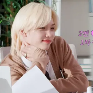 😍 2번
1차 osoba, mężczyzna, blond włosy, koreański, azjatycki telegram sticker