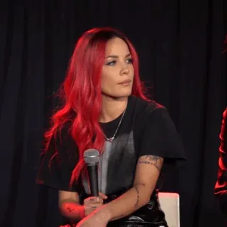 🍒 Halsey, cantora, cabelo ruivo, microfone, tatuagem, celebridade, artista whatsapp sticker