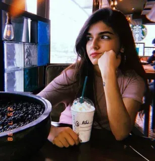 👀 Arti 女性, スターバックス, コーヒー, 屋内, カフェ, ポートレート telegram sticker