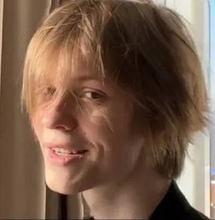 😊 Porträt, Person, jung, Gesicht, Haare, blond telegram sticker