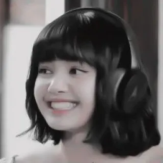 😁 Lisa K-pop, Lisa, Blackpink, Idole, Musique, Chanteuse, Casque, Sourire telegram sticker