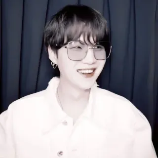 🧁 Suga Suga, BTS, K-pop, muzyka, piosenkarz, koreański, okulary telegram sticker
