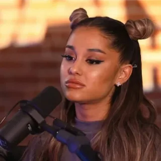 💧 Ariana Grande chanteur, célébrité, pop star, coiffure, portrait telegram sticker