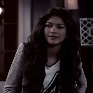 🏐 Zendaya zendaya, actriz, mujer, celebridad telegram sticker